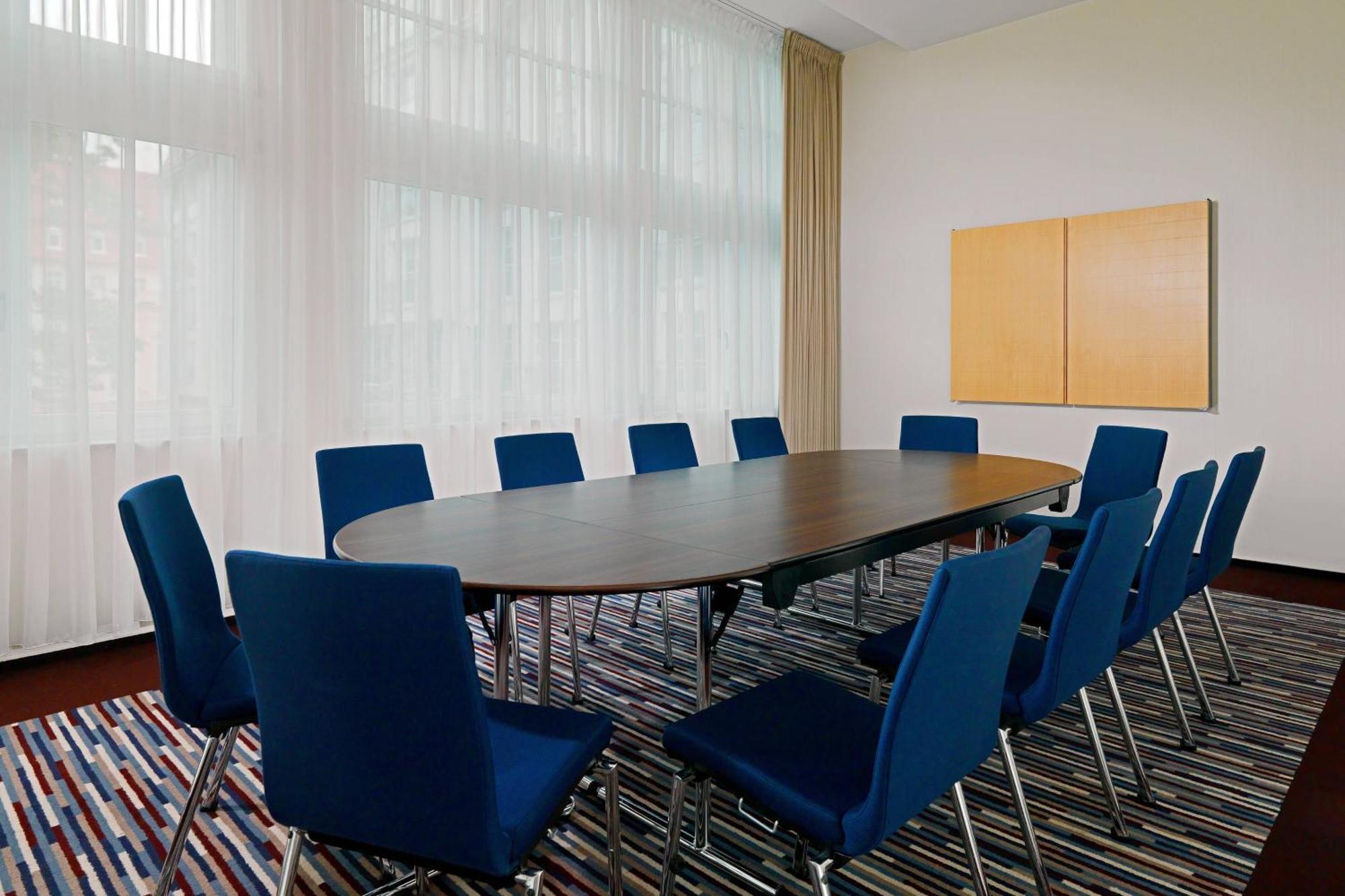 Sheraton Sopot Hotel Εξωτερικό φωτογραφία A typical boardroom
