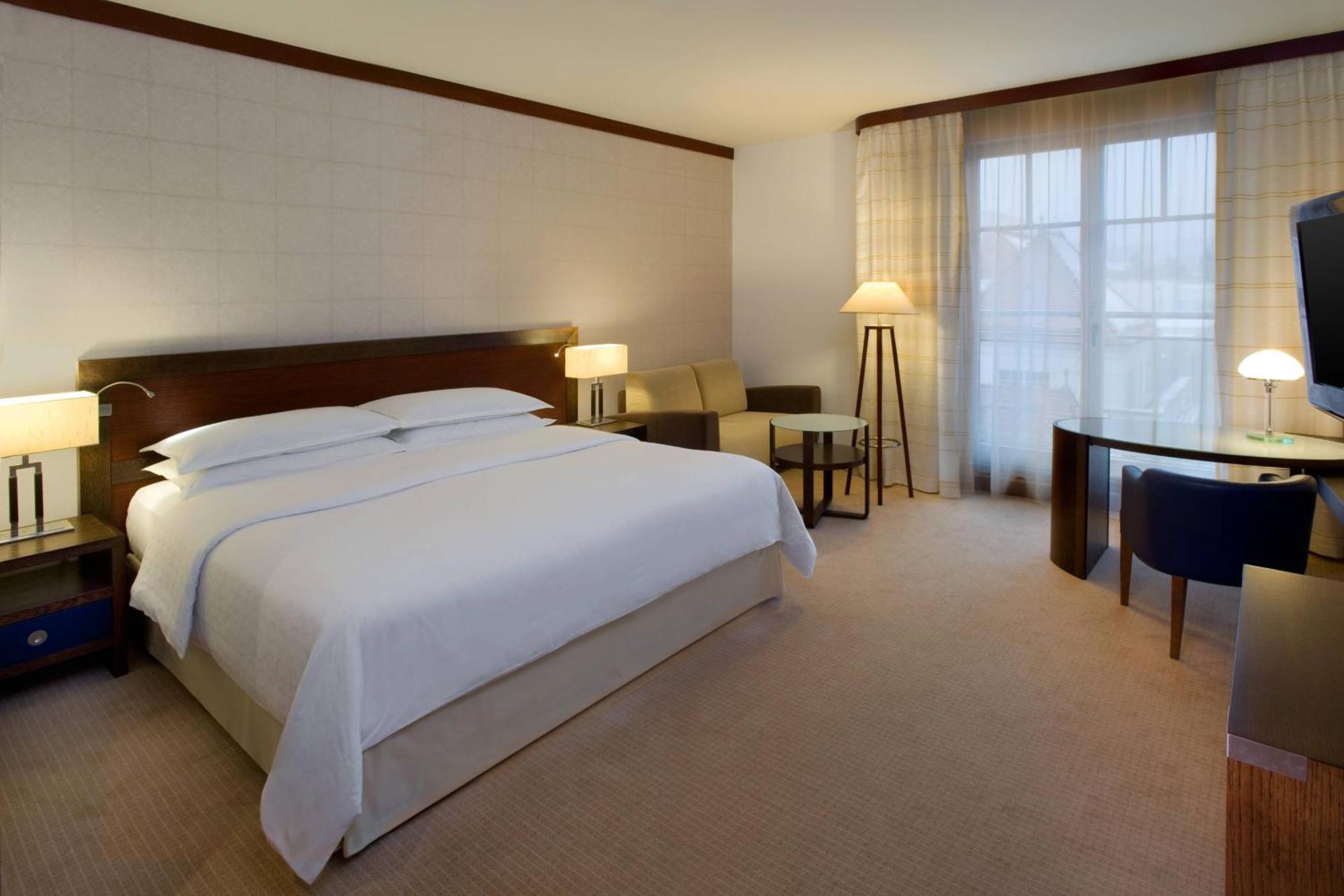 Sheraton Sopot Hotel Εξωτερικό φωτογραφία A guest room at the Four Seasons Hotel, London